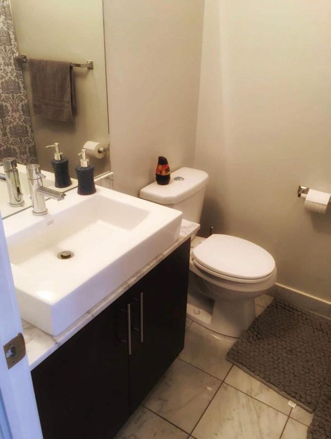 Apartamento Beautiful Unit In Heart Of Downtown Toronto Exterior foto